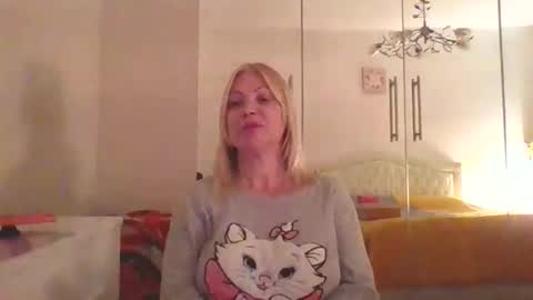 Snapshot of lovestar544963 chatting on May 13, 9:11 pm Marlyn online show from May 13, 9:11 pm