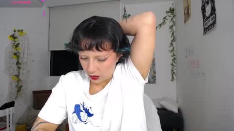 Snapshot of loving_alma chatting on June 19, 3:44 am loving_alma online show from June 19, 3:44 am