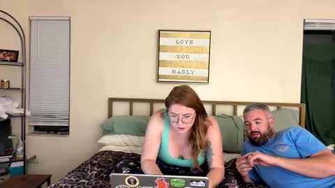 Snapshot of lovinglindsey chatting on November 2, 2:03 am Red Hot Couple online show from November 2, 2:03 am