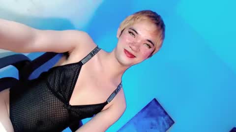 Snapshot of lovingmonaru969 chatting on December 15, 2:05 pm Lovingmonaru969 online show from December 15, 2:05 pm