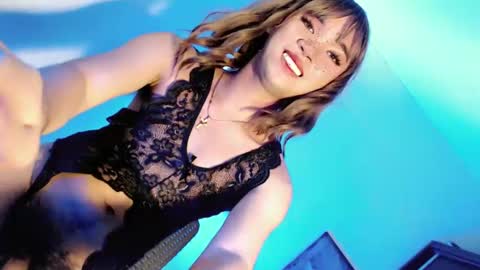 Snapshot of lovingmonaru969 chatting on February 20, 5:12 am Lovingmonaru969 online show from February 20, 5:12 am