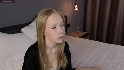 Snapshot of lovvielov chatting on May 27, 9:12 pm Diane online show from May 27, 9:12 pm