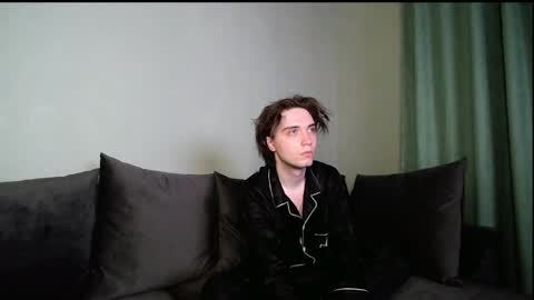 Snapshot of low_key_heat chatting on June 2, 6:10 pm Liam online show from June 2, 6:10 pm