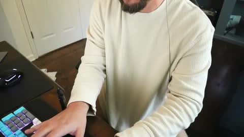 Snapshot of lowllee chatting on December 2, 2:08 pm Lee online show from December 2, 2:08 pm