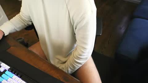 Snapshot of lowllee chatting on December 2, 6:43 pm Lee online show from December 2, 6:43 pm