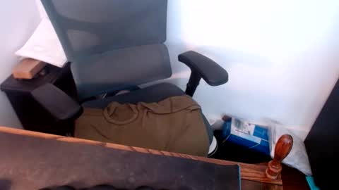 Snapshot of lreed090 chatting on April 22, 5:25 pm lreed090 online show from April 22, 5:25 pm