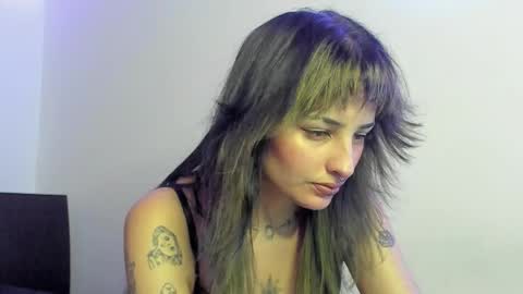 Snapshot of luaar_moon chatting on March 3, 9:53 pm Jenn online show from March 3, 9:53 pm