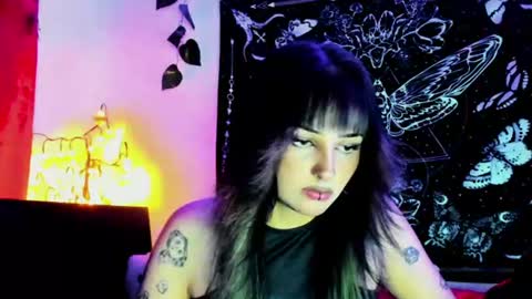 Snapshot of luaar_moon chatting on July 27, 12:28 am Jenn online show from July 27, 12:28 am