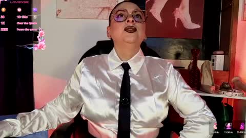 Snapshot of luanadabbraccio_ chatting on May 7, 2:44 pm luanadabbraccio_ online show from May 7, 2:44 pm