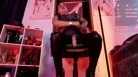 Snapshot of luanadabbraccio_ chatting on July 29, 4:38 pm luanadabbraccio_ online show from July 29, 4:38 pm