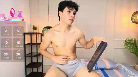 lUAN online show from October 25, 7:52 pm