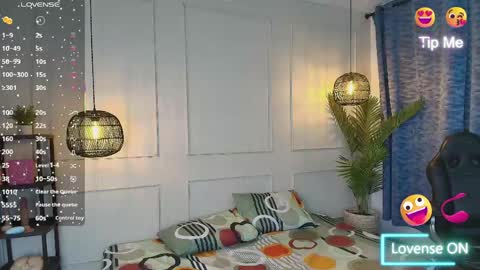 lUAN online show from April 2, 11:08 am