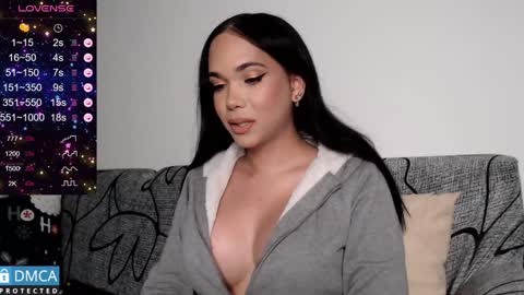 luara_ online show from December 4, 2:15 pm