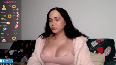 luara_ online show from January 18, 1:51 pm