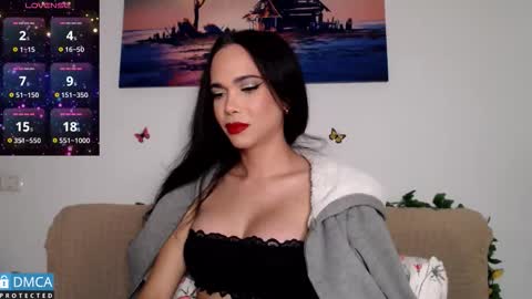 luara_ online show from December 3, 11:03 pm