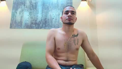 Snapshot of luca_kingg chatting on February 23, 10:51 pm Luca online show from February 23, 10:51 pm