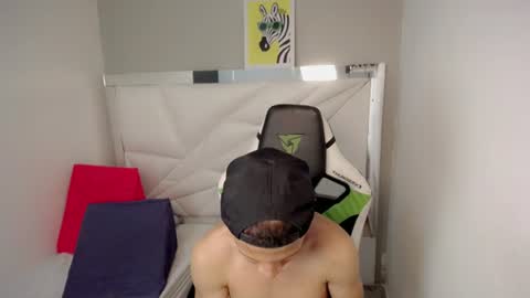 Snapshot of luca_twinkk chatting on July 29, 9:02 pm Luca online show from July 29, 9:02 pm