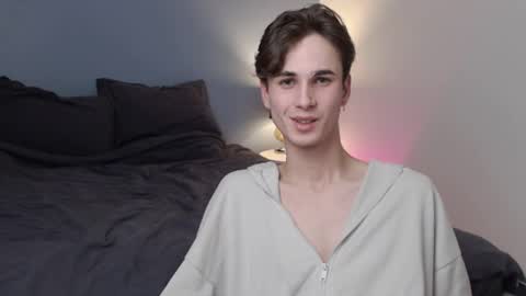 Snapshot of lucacharm chatting on February 5, 12:53 am lucacharm online show from February 5, 12:53 am