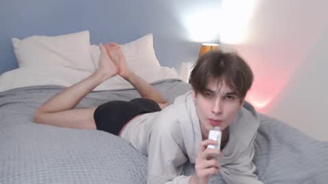 Snapshot of lucacharm chatting on March 3, 2:15 am lucacharm online show from March 3, 2:15 am