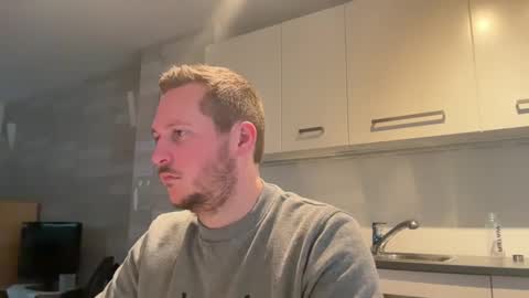 Snapshot of lucas1996_ chatting on January 17, 3:22 pm Lucas online show from January 17, 3:22 pm