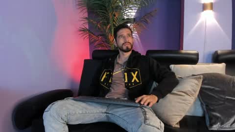 Lucas online show from April 9, 3:06 am