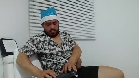 Snapshot of lucas_montesori chatting on January 1, 6:15 am Lucas Montesori online show from January 1, 6:15 am