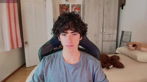 lucas_xo online show from April 2, 10:51 pm