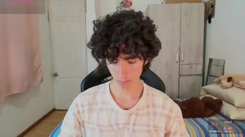 lucas_xo online show from April 12, 5:56 am