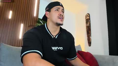 LUCA SANTOS online show from March 28, 4:01 am