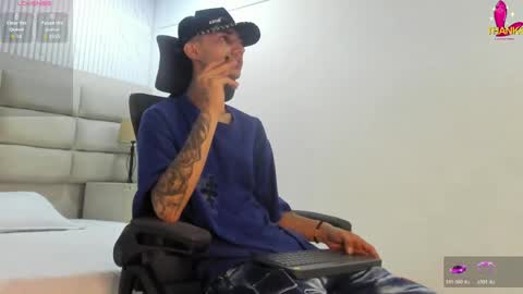 Snapshot of lucasjhonson_ chatting on June 5, 5:25 am Lucas online show from June 5, 5:25 am