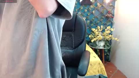 Snapshot of lucasssmith11 chatting on June 18, 8:57 pm LucassSmith11 online show from June 18, 8:57 pm