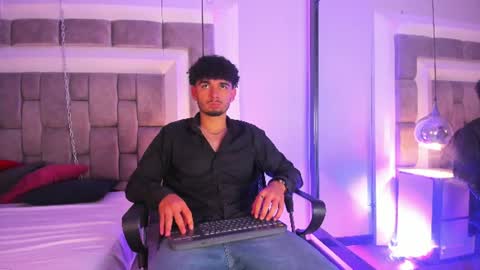 Snapshot of lucasthomson_ chatting on July 1, 4:25 am lucasthomson_ online show from July 1, 4:25 am