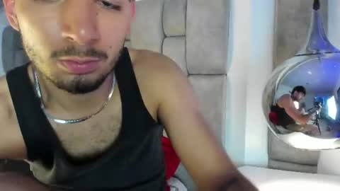 Snapshot of lucasthomson_ chatting on July 9, 4:38 am lucasthomson_ online show from July 9, 4:38 am