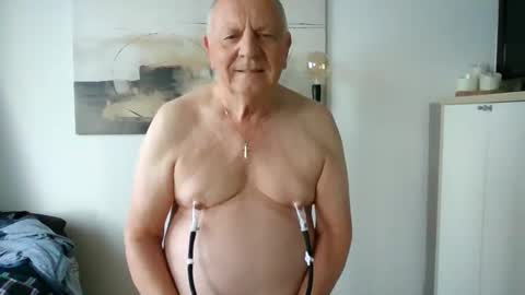 lucbottom031249 online show from April 19, 5:07 am