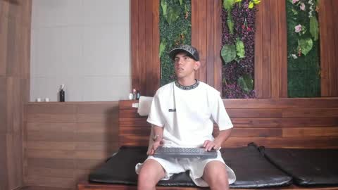 Snapshot of lucca_moreti chatting on April 11, 3:44 am Lucca Moreti online show from April 11, 3:44 am