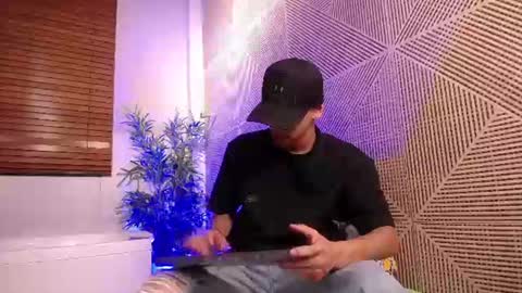 Snapshot of lucca_moreti chatting on July 7, 6:47 am Lucca Moreti online show from July 7, 6:47 am
