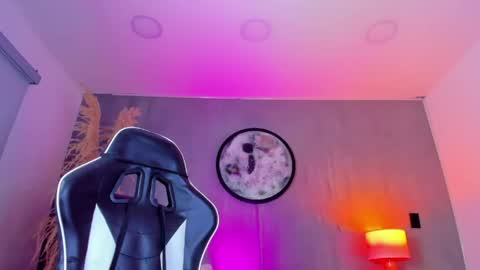 L U C C I A online show from April 14, 2:28 am