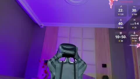 Snapshot of luccia_smith chatting on June 30, 2:12 am L U C C I A online show from June 30, 2:12 am