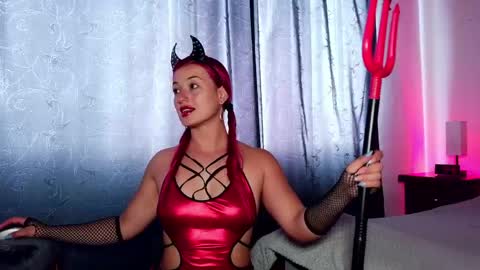 Snapshot of luccycollins_ chatting on May 21, 2:46 pm Luccy online show from May 21, 2:46 pm