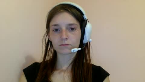 Snapshot of luci_layne chatting on June 17, 12:35 am Luci Layne online show from June 17, 12:35 am