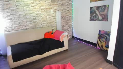 Snapshot of lucia_amores chatting on March 5, 9:16 am Luci online show from March 5, 9:16 am