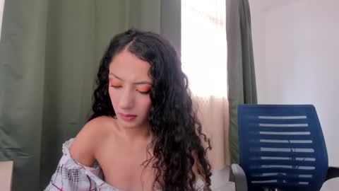 Snapshot of lucia_fuster chatting on July 13, 6:44 pm Lucia online show from July 13, 6:44 pm