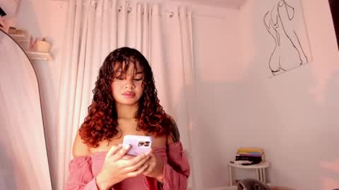 Snapshot of lucia_lee_ chatting on January 6, 6:10 pm Lucia online show from January 6, 6:10 pm