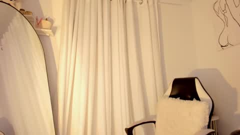 Snapshot of lucia_lee_ chatting on January 7, 6:14 pm Lucia online show from January 7, 6:14 pm