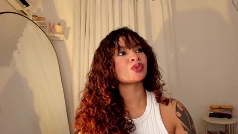 Snapshot of lucia_lee_ chatting on January 9, 6:57 pm Lucia online show from January 9, 6:57 pm