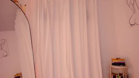 Snapshot of lucia_lee_ chatting on January 16, 8:57 pm Lucia online show from January 16, 8:57 pm