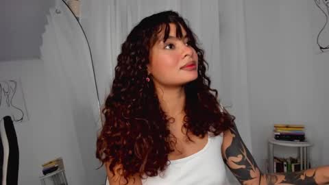 Snapshot of lucia_lee_ chatting on January 16, 11:59 pm Lucia online show from January 16, 11:59 pm
