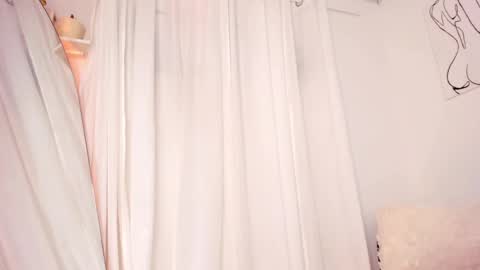 Snapshot of lucia_lee_ chatting on January 26, 2:03 am Lucia online show from January 26, 2:03 am