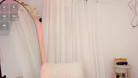 Snapshot of lucia_lee_ chatting on January 27, 6:20 pm Lucia online show from January 27, 6:20 pm