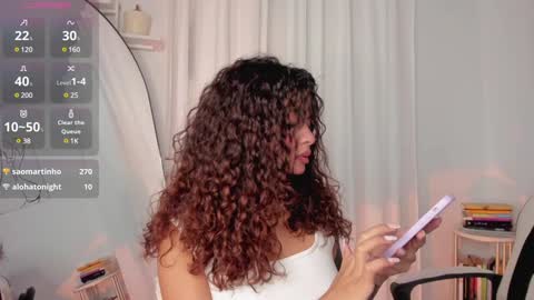 Snapshot of lucia_lee_ chatting on February 8, 12:17 am Lucia online show from February 8, 12:17 am